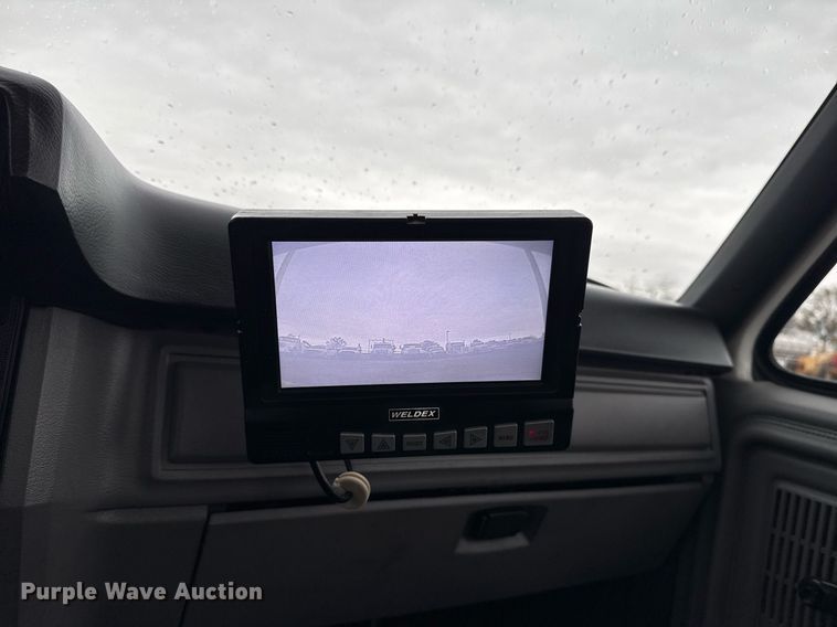 image for item EG2250 1997 Ford F700 scissor lift truck