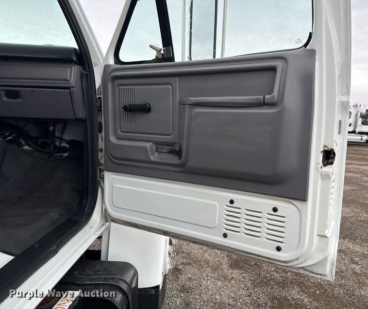 image for item EG2250 1997 Ford F700 scissor lift truck