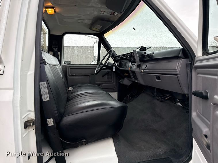 image for item EG2250 1997 Ford F700 scissor lift truck