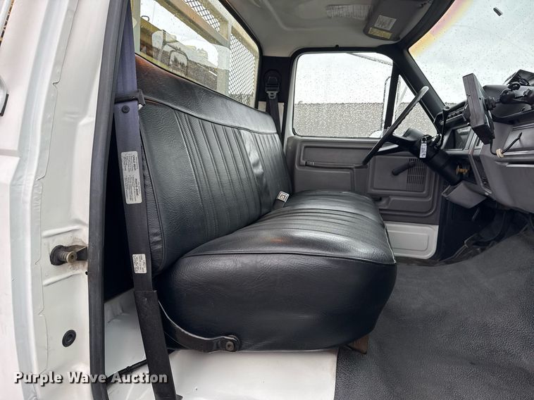 image for item EG2250 1997 Ford F700 scissor lift truck