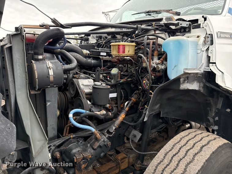 image for item EG2250 1997 Ford F700 scissor lift truck