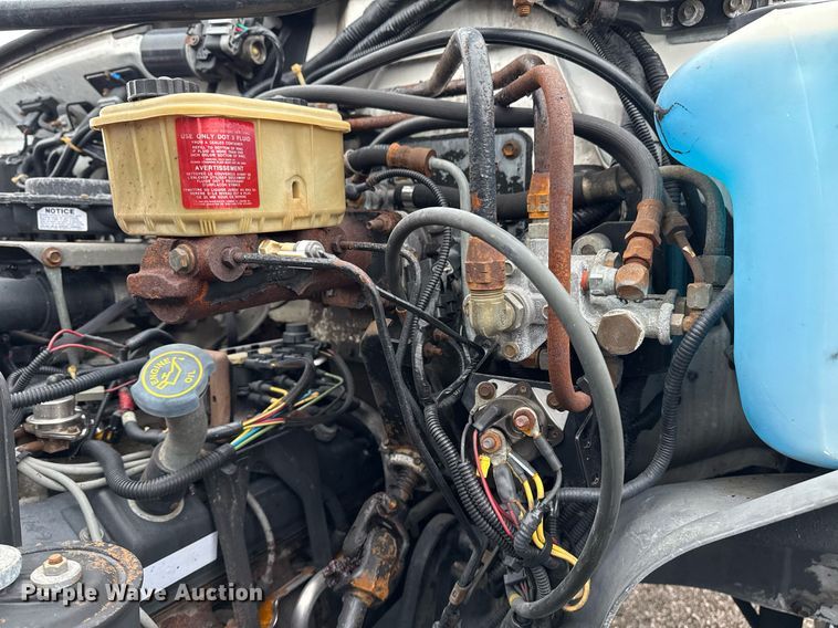 image for item EG2250 1997 Ford F700 scissor lift truck