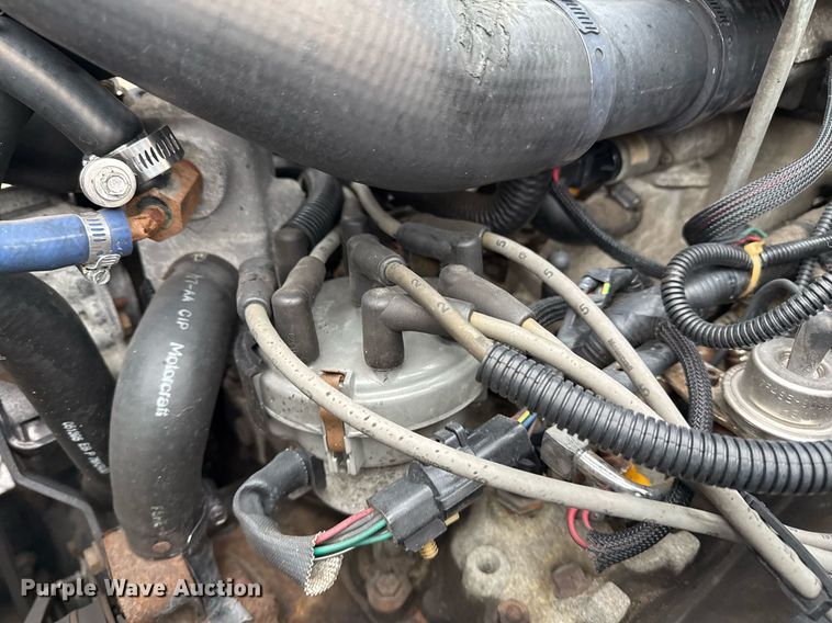 image for item EG2250 1997 Ford F700 scissor lift truck