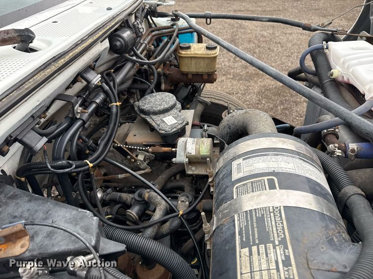 image for item EG2250 1997 Ford F700 scissor lift truck