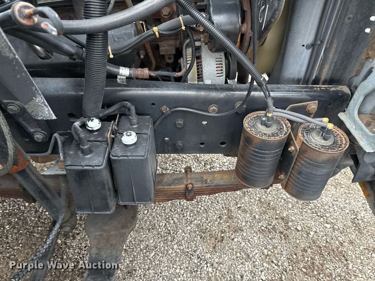 image for item EG2250 1997 Ford F700 scissor lift truck