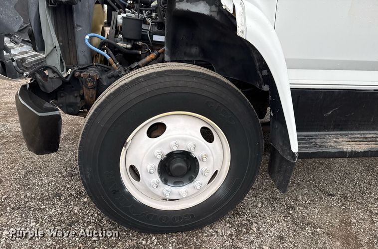 image for item EG2250 1997 Ford F700 scissor lift truck