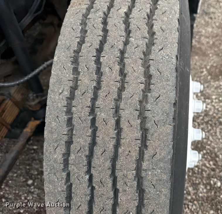 image for item EG2250 1997 Ford F700 scissor lift truck