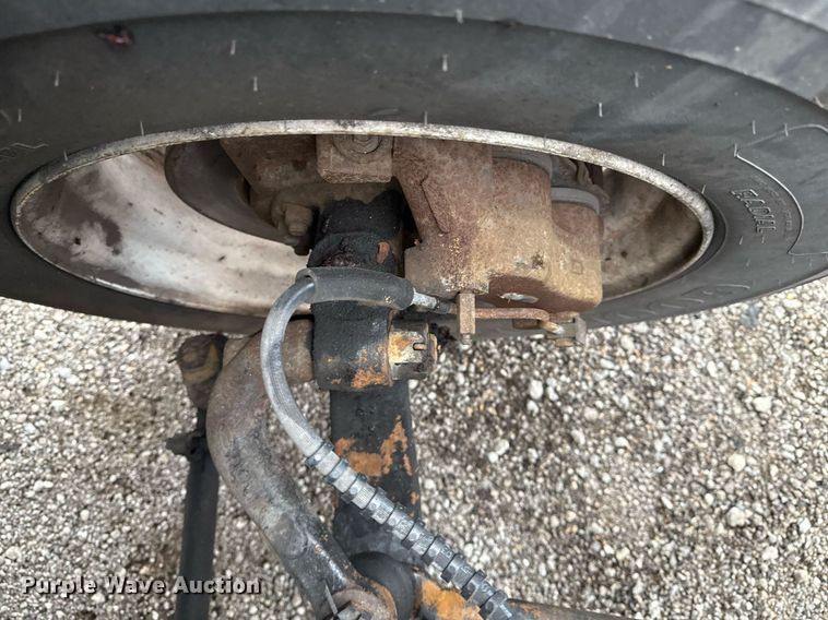 image for item EG2250 1997 Ford F700 scissor lift truck