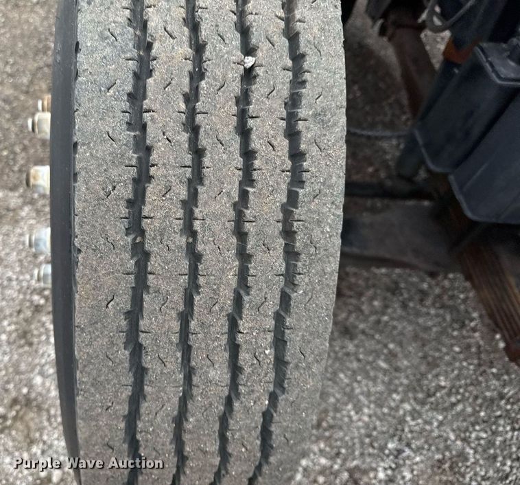 image for item EG2250 1997 Ford F700 scissor lift truck