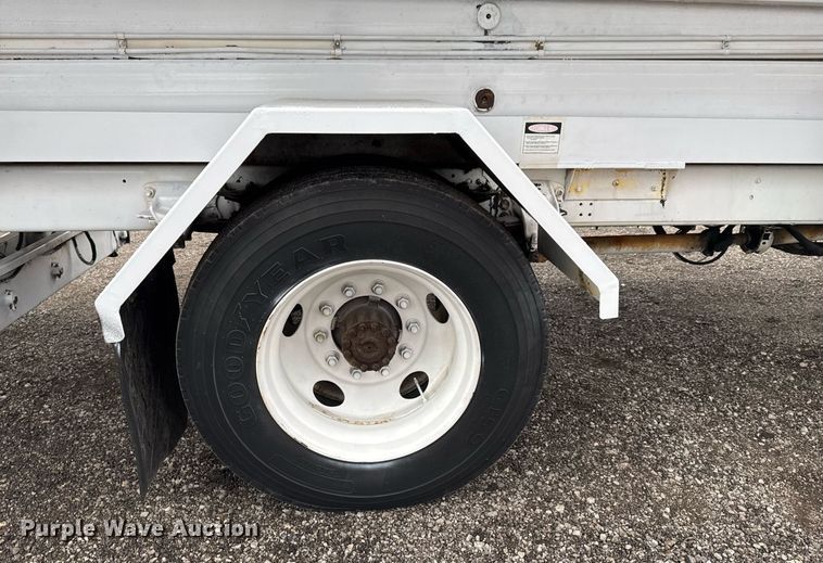 image for item EG2250 1997 Ford F700 scissor lift truck