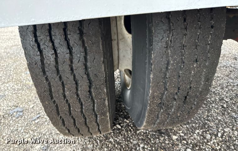 image for item EG2250 1997 Ford F700 scissor lift truck