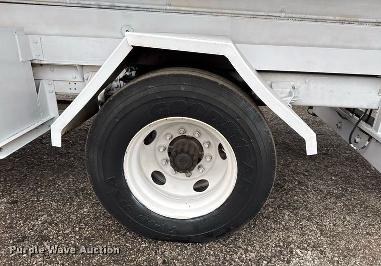 image for item EG2250 1997 Ford F700 scissor lift truck