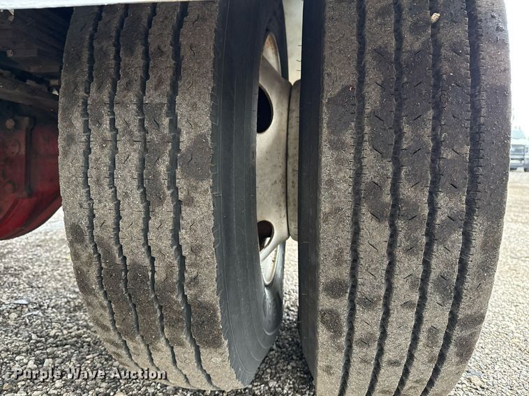 image for item EG2250 1997 Ford F700 scissor lift truck