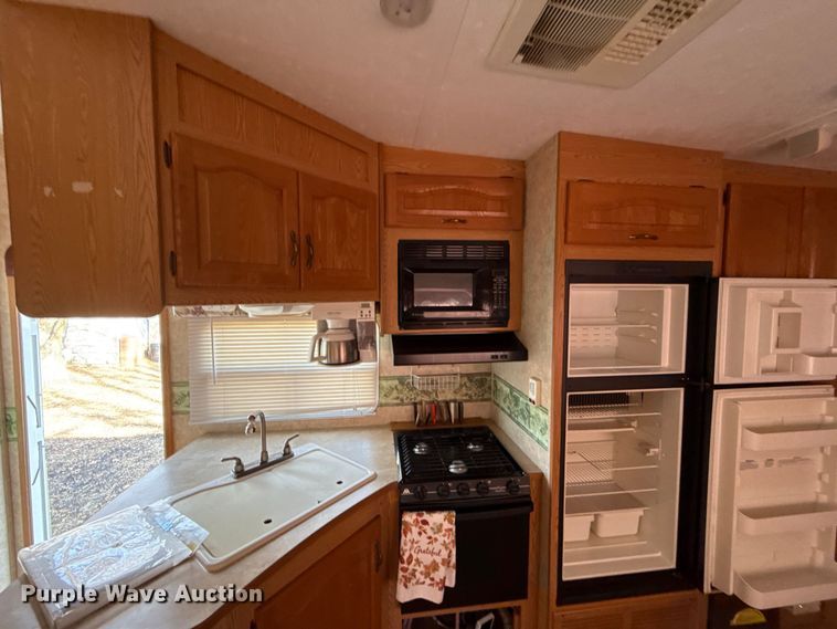 image for item EN0302 2006 Keystone Cougar camper