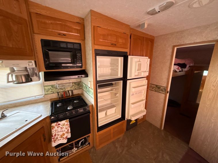 image for item EN0302 2006 Keystone Cougar camper