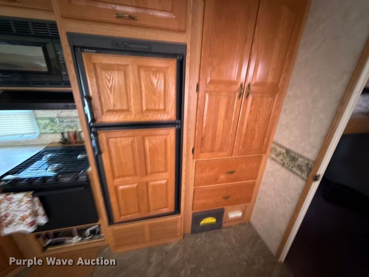 image for item EN0302 2006 Keystone Cougar camper