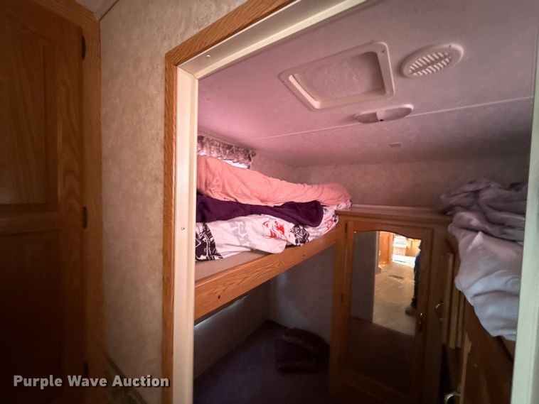 image for item EN0302 2006 Keystone Cougar camper