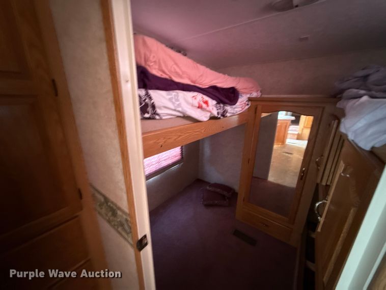 image for item EN0302 2006 Keystone Cougar camper