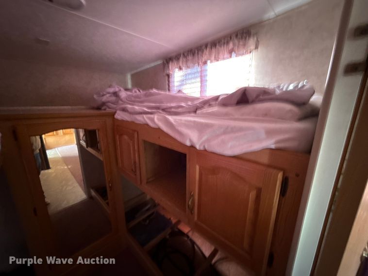 image for item EN0302 2006 Keystone Cougar camper