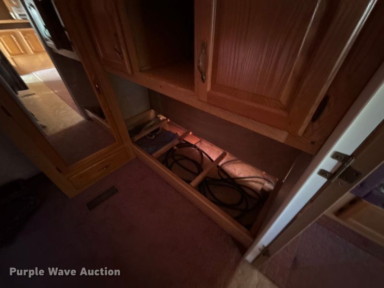 image for item EN0302 2006 Keystone Cougar camper