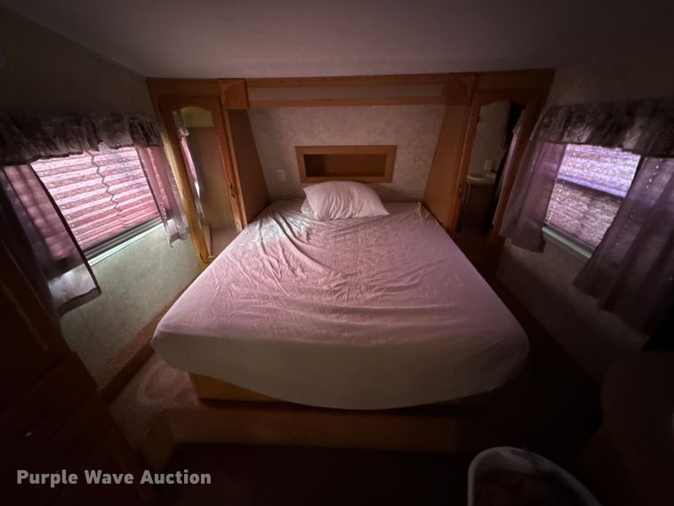 image for item EN0302 2006 Keystone Cougar camper