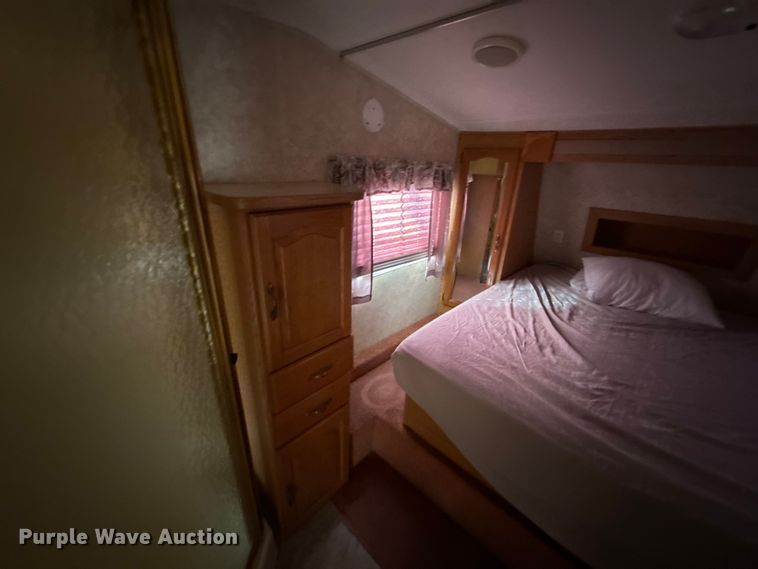 image for item EN0302 2006 Keystone Cougar camper