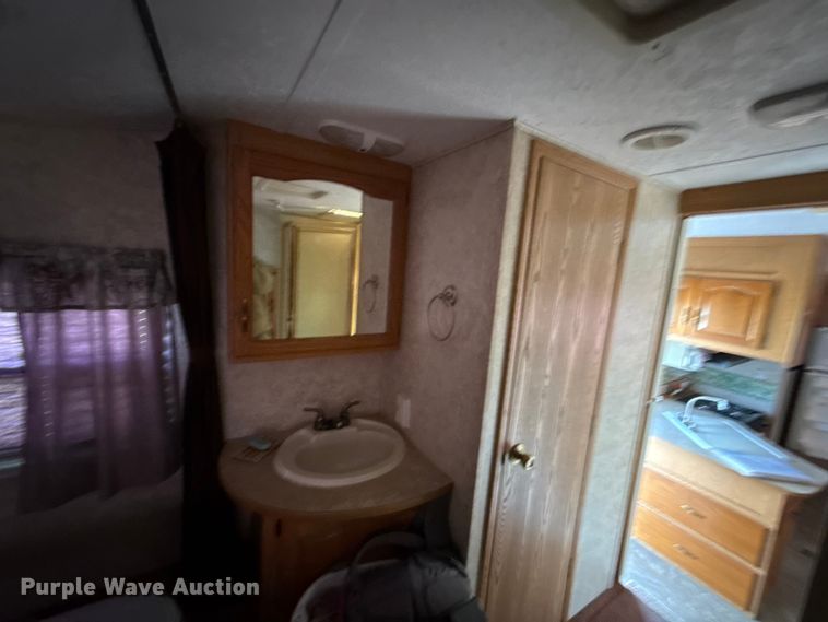 image for item EN0302 2006 Keystone Cougar camper