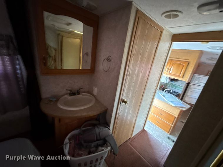 image for item EN0302 2006 Keystone Cougar camper