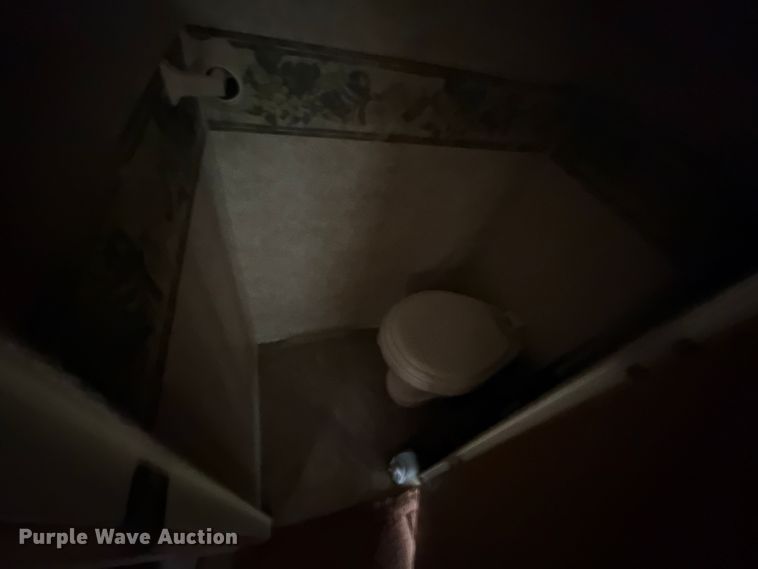 image for item EN0302 2006 Keystone Cougar camper