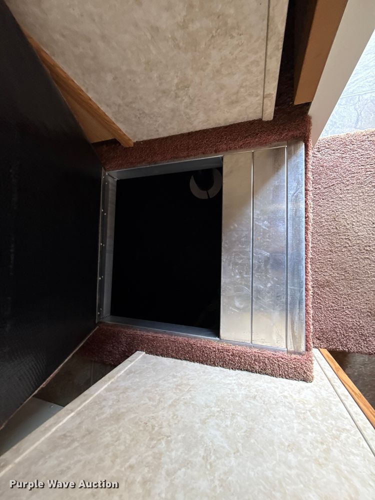 image for item EN0302 2006 Keystone Cougar camper