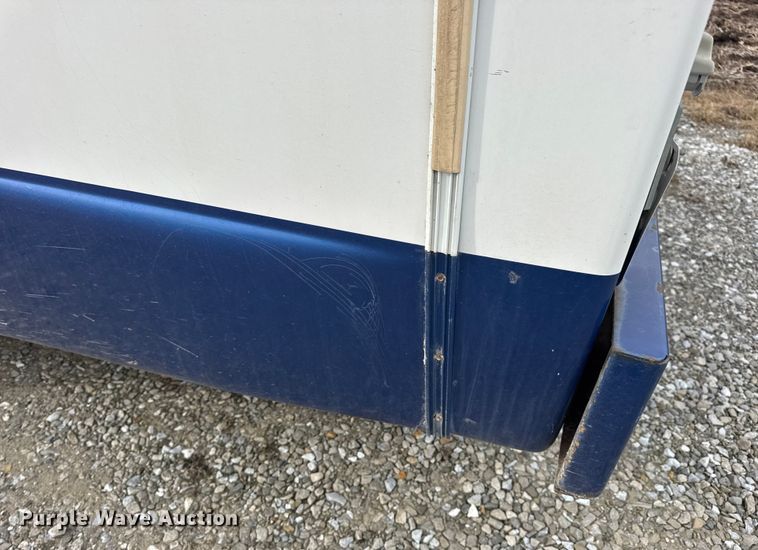 image for item EN0882 2004 Ford E450 shuttle bus