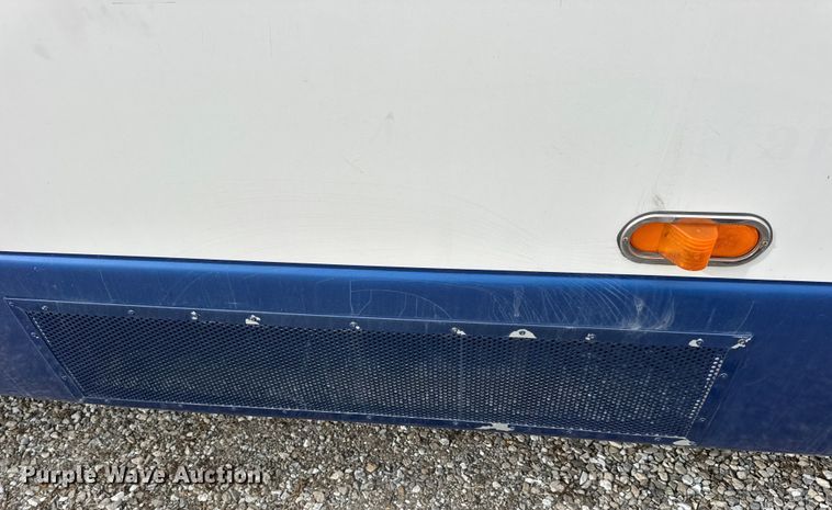 image for item EN0882 2004 Ford E450 shuttle bus