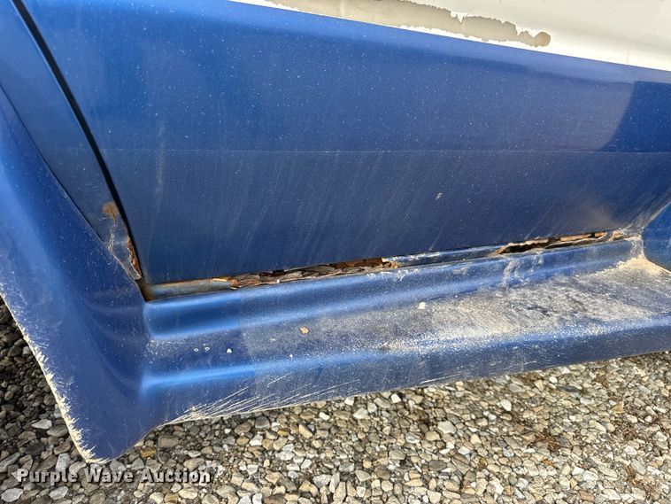 image for item EN0882 2004 Ford E450 shuttle bus