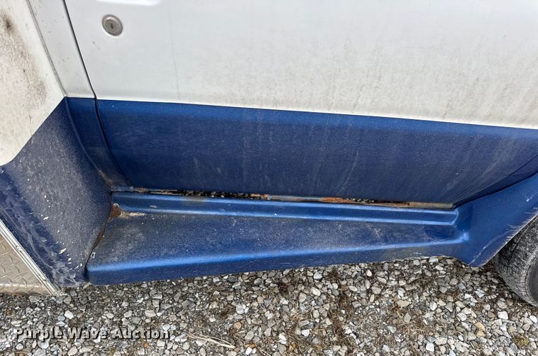 image for item EN0882 2004 Ford E450 shuttle bus