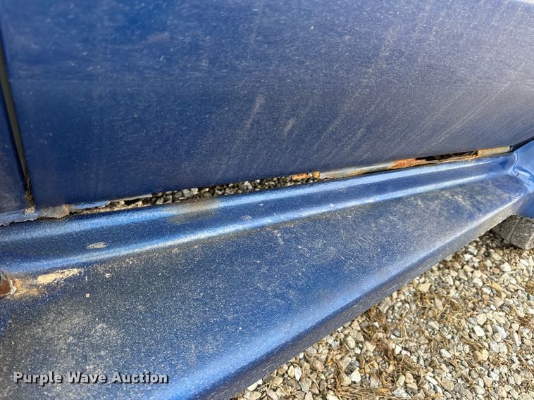 image for item EN0882 2004 Ford E450 shuttle bus