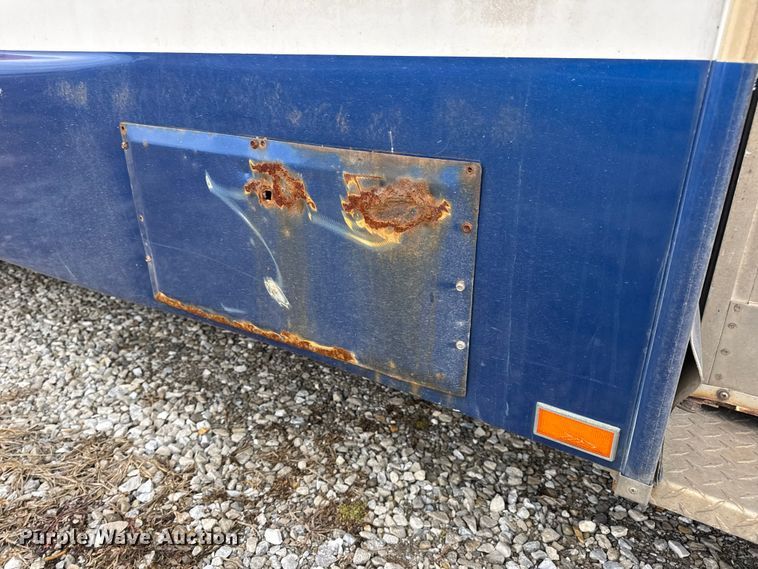 image for item EN0882 2004 Ford E450 shuttle bus