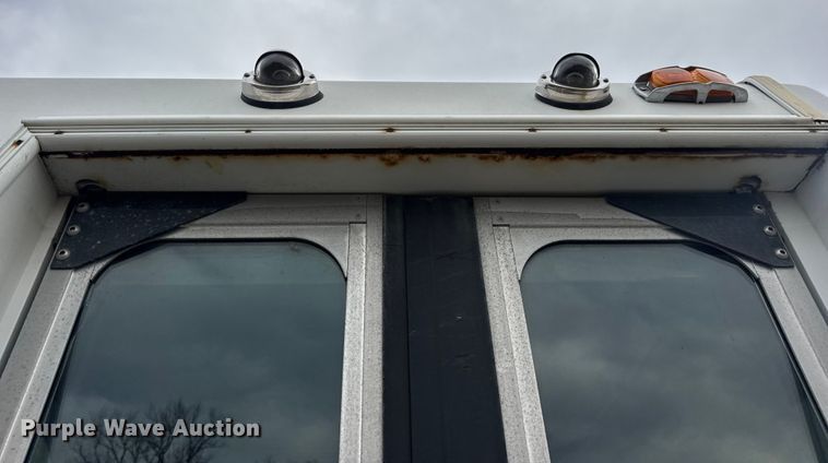 image for item EN0882 2004 Ford E450 shuttle bus