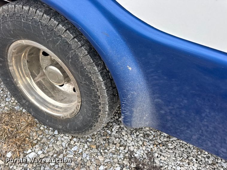 image for item EN0882 2004 Ford E450 shuttle bus