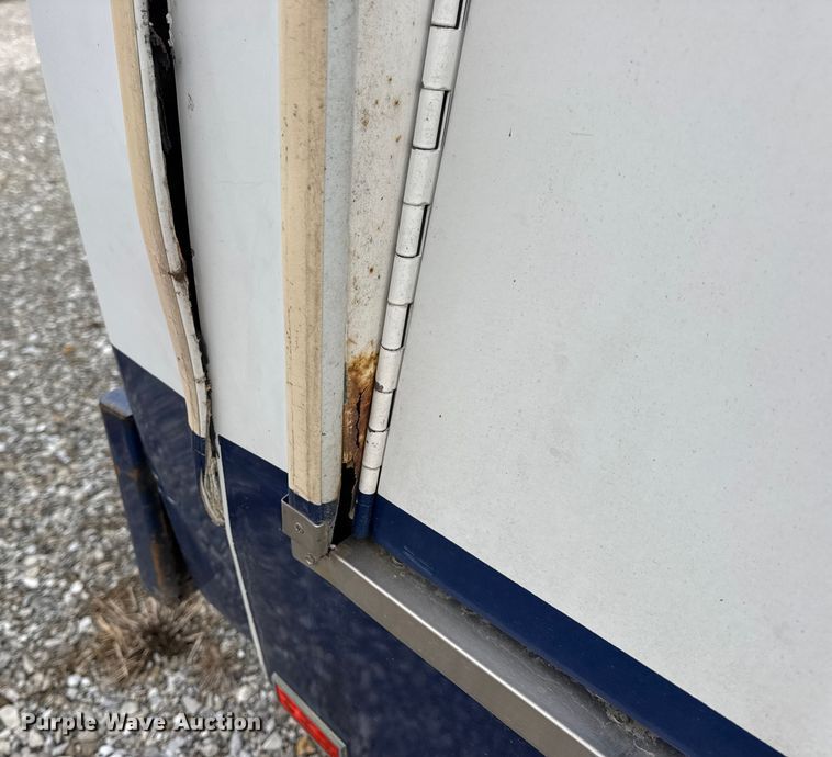 image for item EN0882 2004 Ford E450 shuttle bus