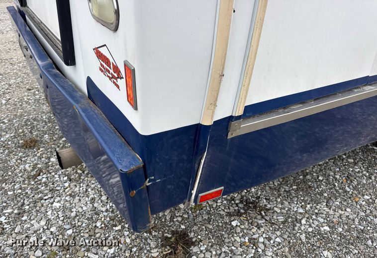 image for item EN0882 2004 Ford E450 shuttle bus