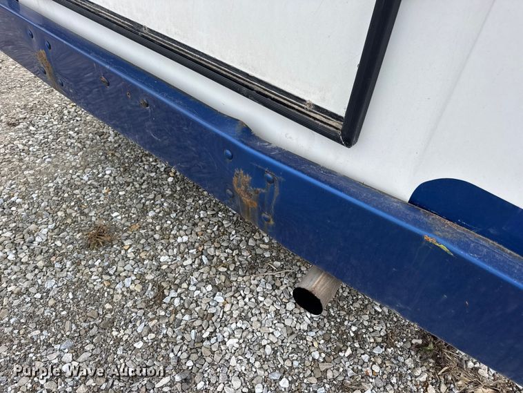 image for item EN0882 2004 Ford E450 shuttle bus