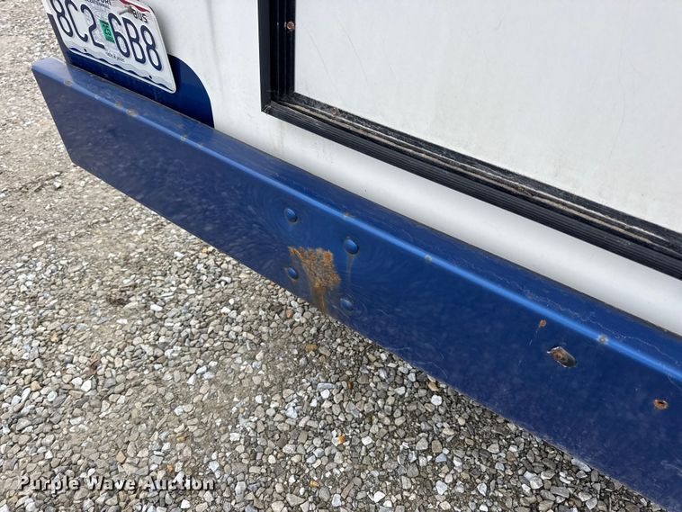 image for item EN0882 2004 Ford E450 shuttle bus