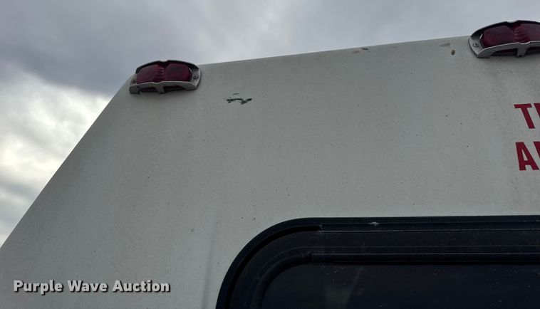 image for item EN0882 2004 Ford E450 shuttle bus