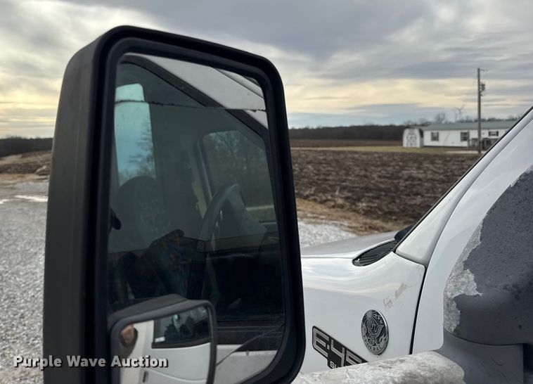 image for item EN0882 2004 Ford E450 shuttle bus