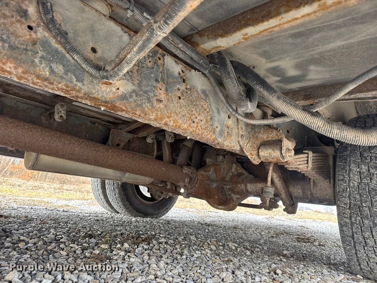 image for item EN0882 2004 Ford E450 shuttle bus