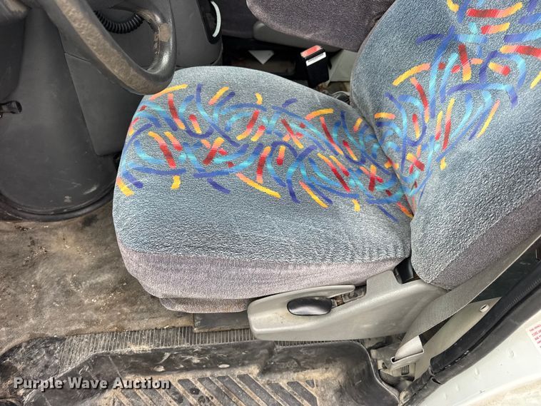 image for item EN0882 2004 Ford E450 shuttle bus