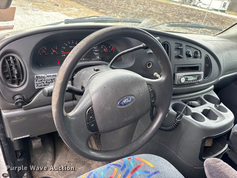 image for item EN0882 2004 Ford E450 shuttle bus