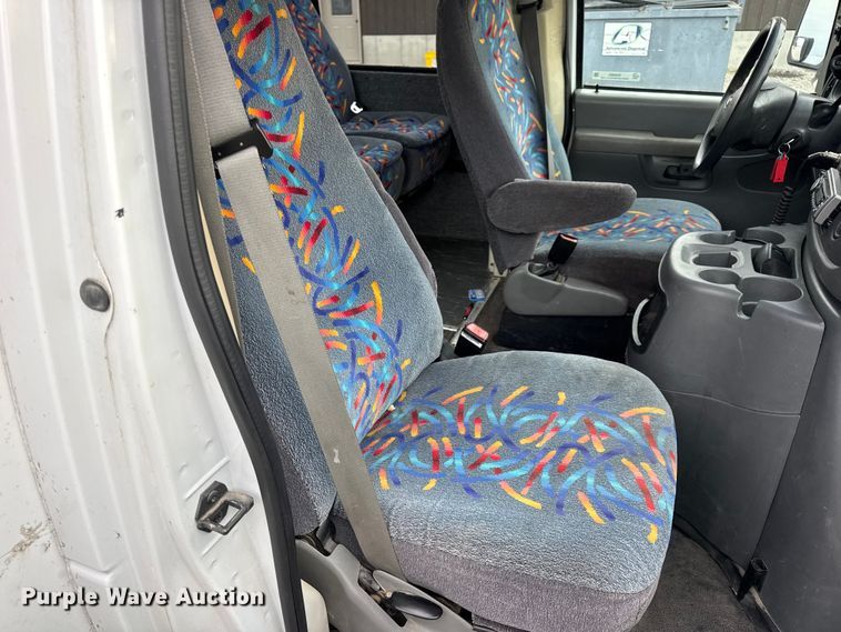 image for item EN0882 2004 Ford E450 shuttle bus