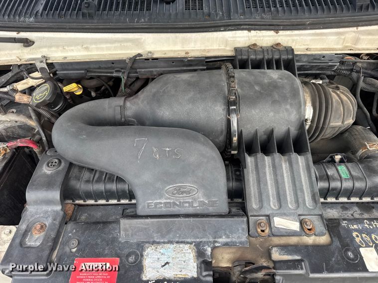 image for item EN0882 2004 Ford E450 shuttle bus