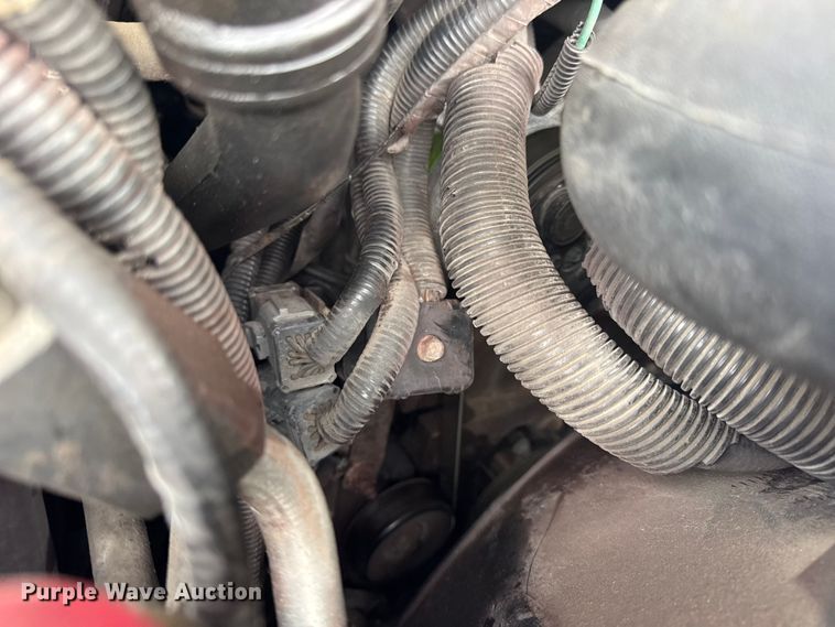 image for item EN0882 2004 Ford E450 shuttle bus